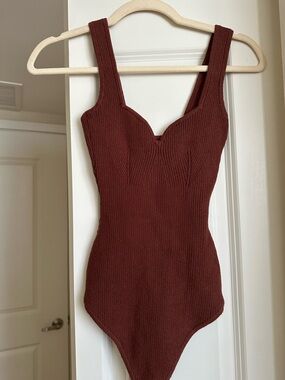 Abercrombie & Fitch Ribbed Sweetheart Bodysuit in Deep Burgundy